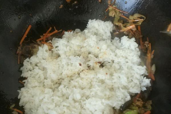 香哈香菇酱炒饭的做法图解5