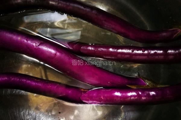 酱炒茄条的做法图解1