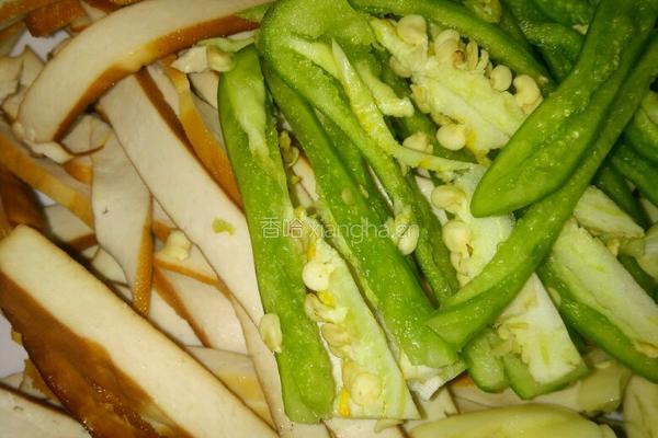 家常菜豆干炒肉的做法图解1