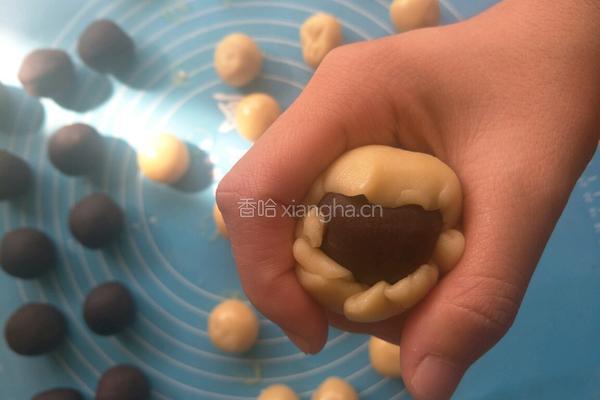 蛋黄豆沙月饼的做法图解10