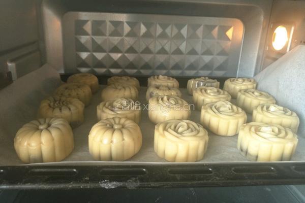蛋黄豆沙月饼的做法图解14