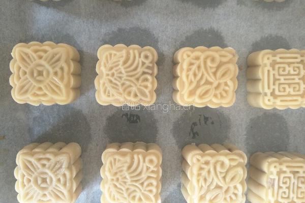 蔓越莓椰蓉月饼的做法图解7