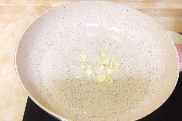 雪菜肉丝炒面的做法图解3