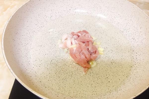雪菜肉丝炒面的做法图解4