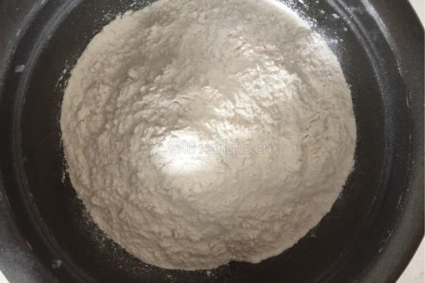 韭苔鸡蛋饺子的做法图解1