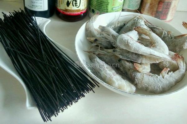 蒜茸开边虾的做法图解2