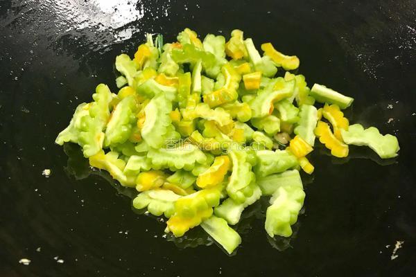 苦瓜炒鸡蛋的做法图解12