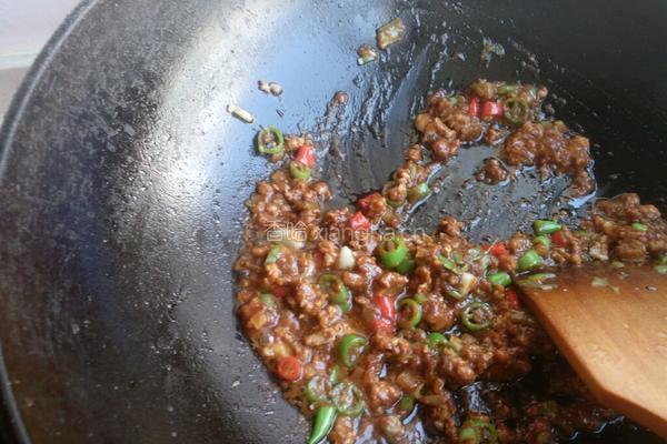 肉酱花生米的做法图解5