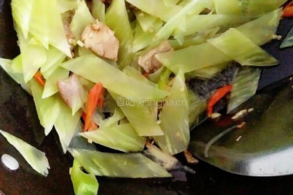青笋炒肉片的做法图解2