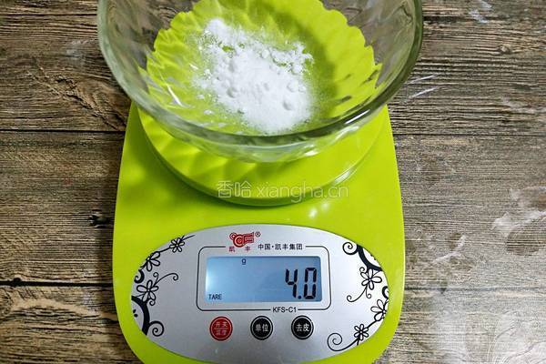 广式月饼（50克莲蓉蛋黄馅）的做法图解2