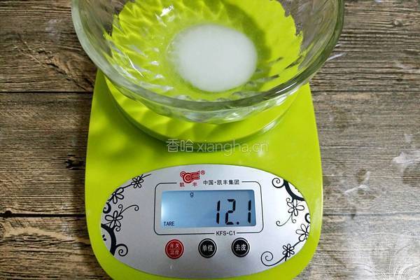 广式月饼(50克莲蓉蛋黄馅)的做法图解3