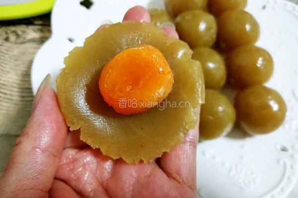 广式月饼(50克莲蓉蛋黄馅)的做法图解16