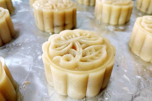 广式月饼(50克莲蓉蛋黄馅)的做法图解26