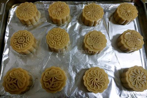 广式月饼（50克莲蓉蛋黄馅）的做法图解27