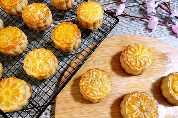 广式月饼(50克莲蓉蛋黄馅)的做法图解36