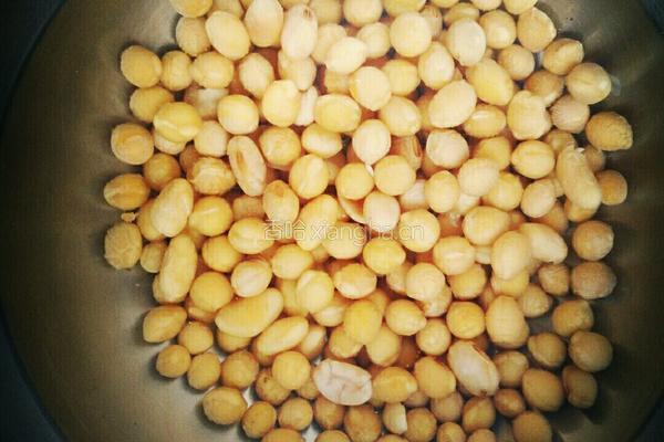 核桃花生红枣豆浆的做法图解1