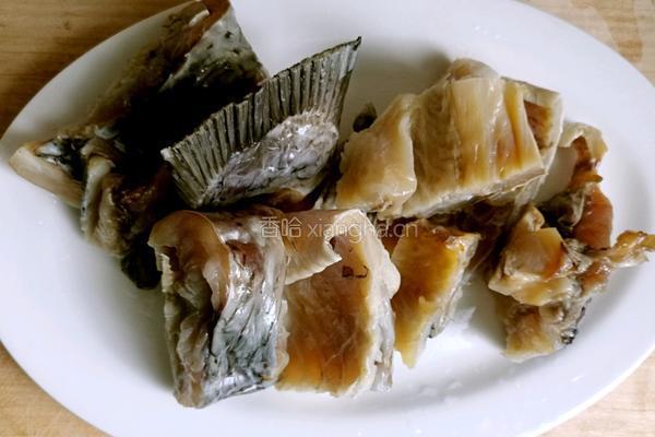 香菇腊鱼干的做法图解1