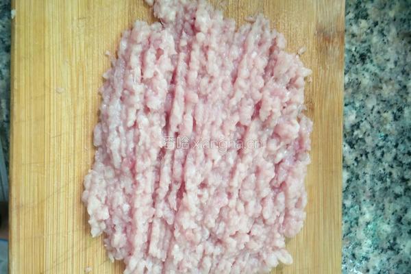 白菜肉卷的做法图解1