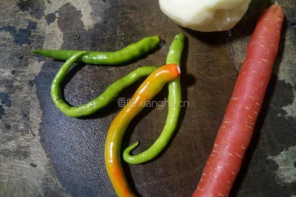 土豆片炒腊肉的做法图解3