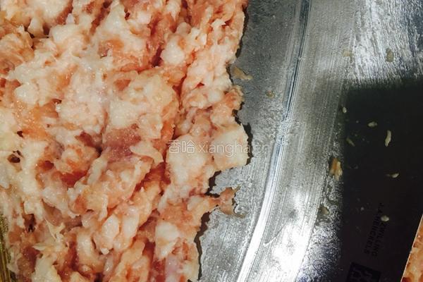 炸肉丸子的做法图解2