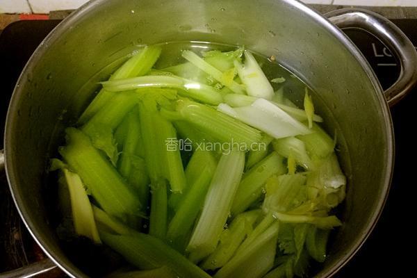 腊肉炒芹菜的做法图解3
