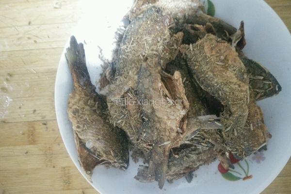 孜然干炸小鲫鱼的做法图解3