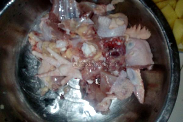 土豆炖鸡的做法图解2