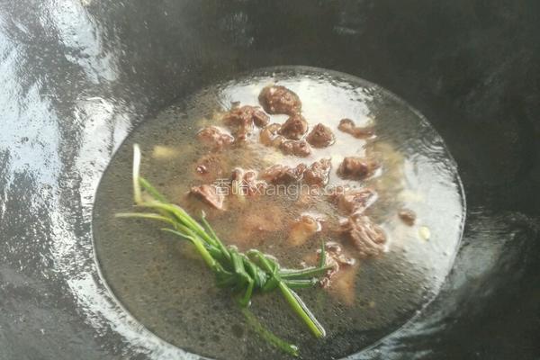 仔姜闷鸭的做法图解3