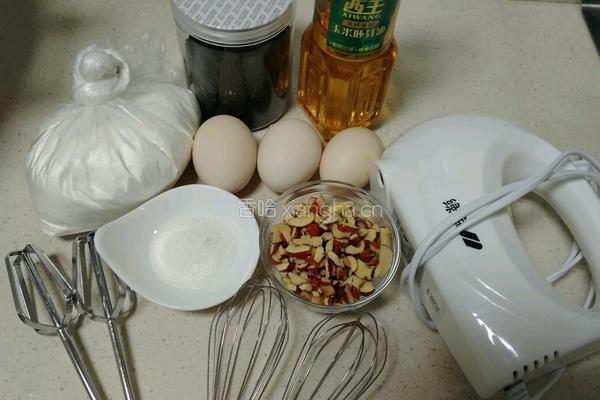 电饭煲蛋糕的做法图解1