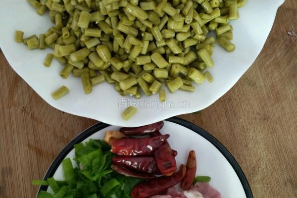 肉末酸豆角的做法图解1