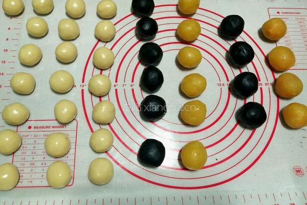 广式蛋黄月饼的做法图解10