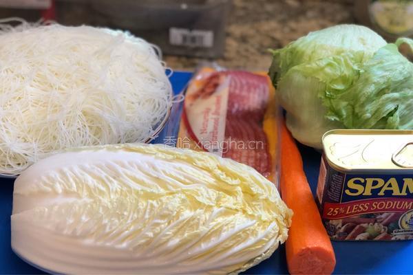 培根生菜炒米粉的做法图解1
