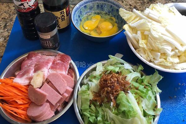 培根生菜炒米粉的做法图解2
