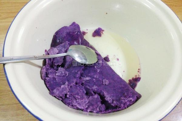 紫薯豆沙月饼的做法图解1