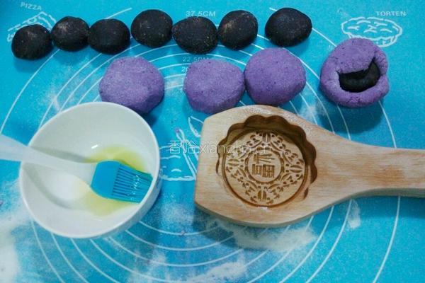 紫薯豆沙月饼的做法图解4