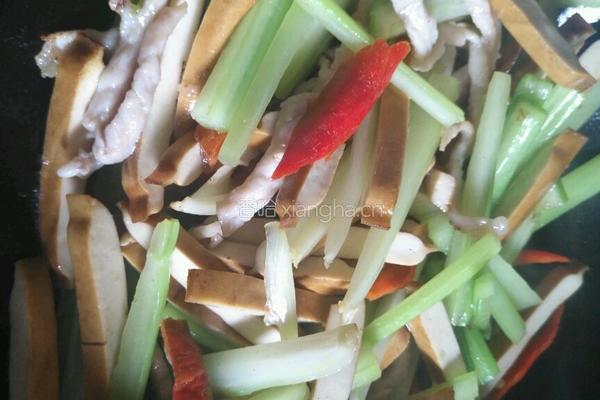 肉丝香干炒西芹的做法图解8