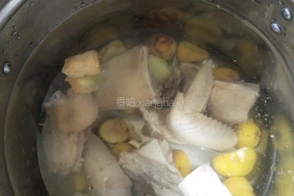 板栗煲鸡汤的做法图解7