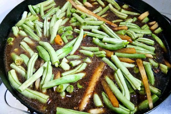 土豆豆角焖面的做法图解4