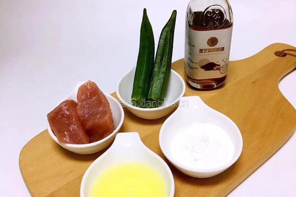 辅食美食分享：秋葵卷肉 （补充果胶、补铁、钙）的做法图解1