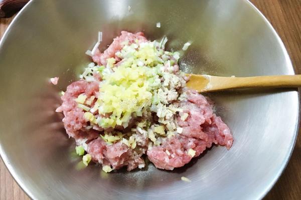 油麦菜肉丸豆腐汤的做法图解2