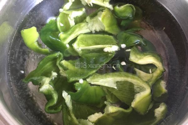 牛肉青椒馅烫面蒸饺的做法图解5