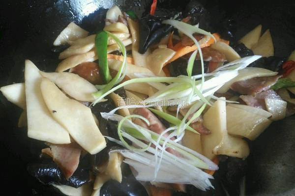 红肠炒菌菇的做法图解6
