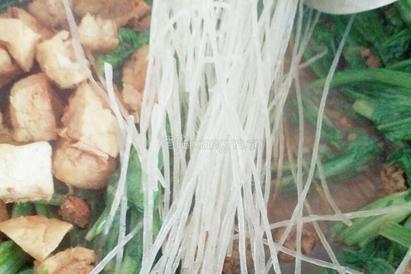 肉末油麦菜炖粉条豆泡的做法图解4