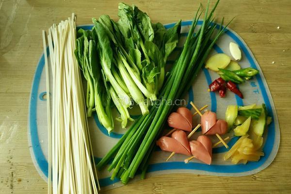 青菜肉丝炒面的做法图解2