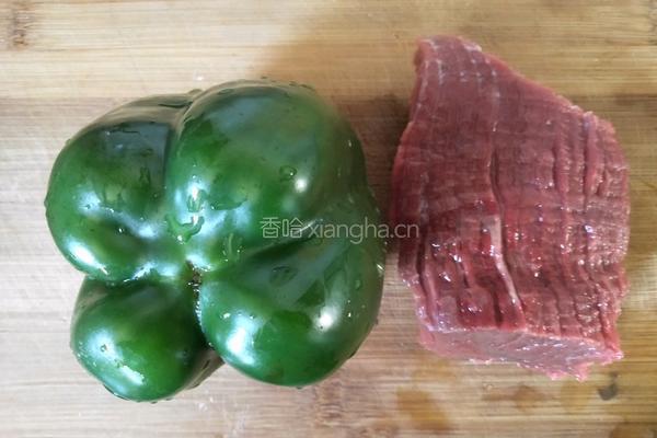 甜椒炒牛肉的做法图解1