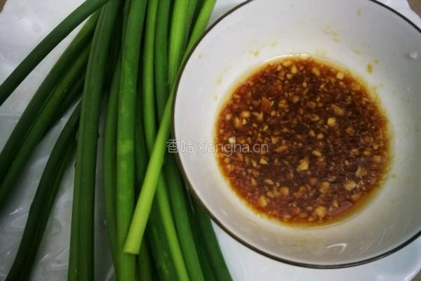 凉拌蒜苔的做法图解1