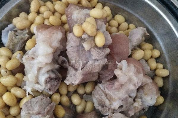 猪脚焖黄豆的做法图解3