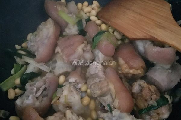 猪脚焖黄豆的做法图解7