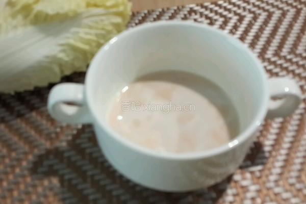 白菜猪肉包的做法图解1