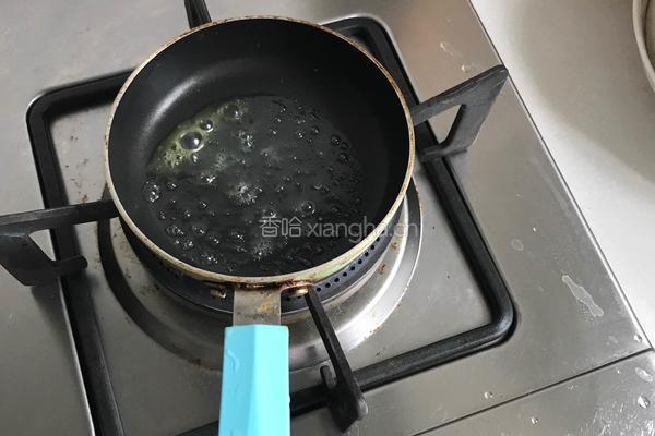 黄油香煎大虾的做法图解1